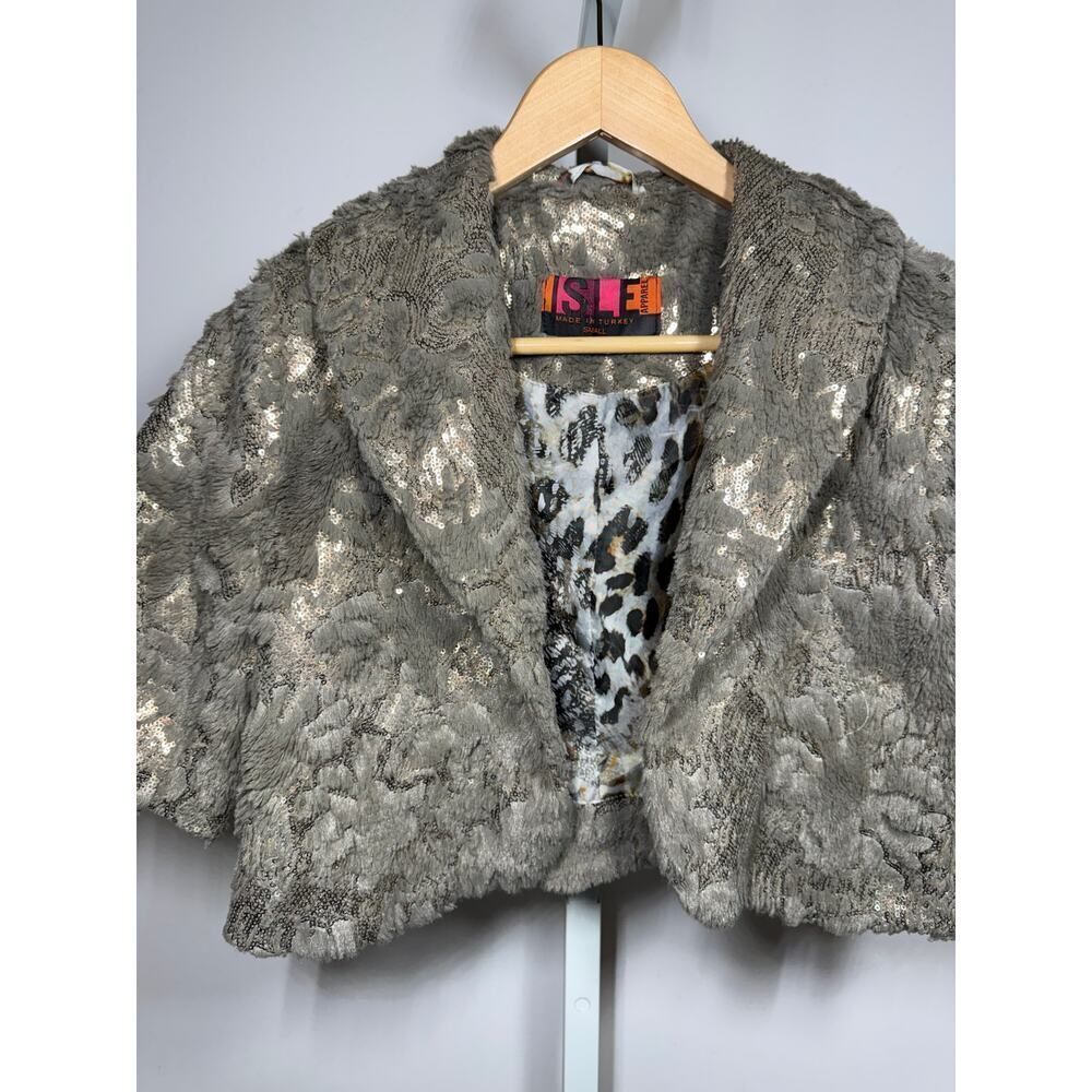 ISLE APPAREL Women's Cropped Short Sleeve Sequin Faux Fur Jacket Gray Size Small - Picture 6 of 11